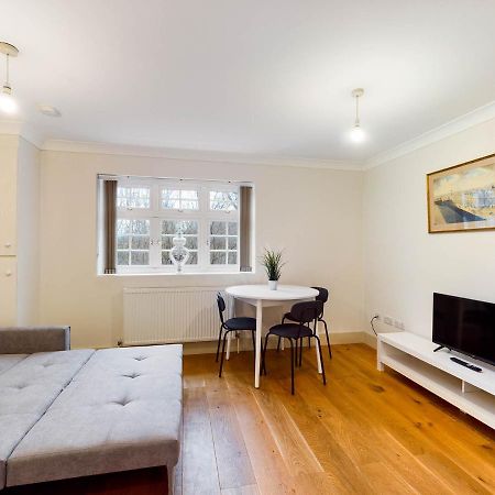 Redhill Town Centre Apartments By Livingo Extérieur photo