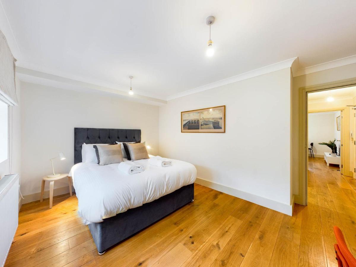 Redhill Town Centre Apartments By Livingo Extérieur photo