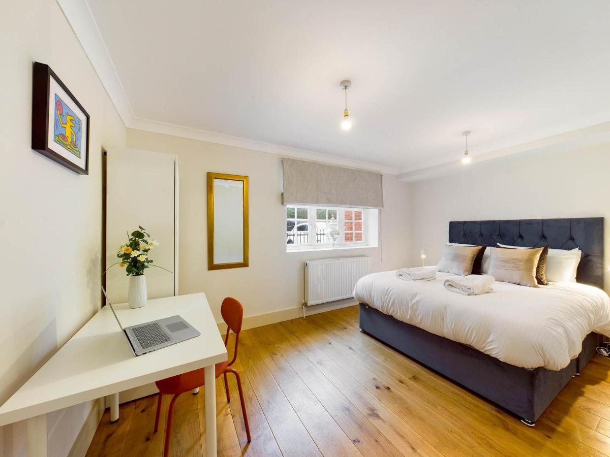 Redhill Town Centre Apartments By Livingo Extérieur photo