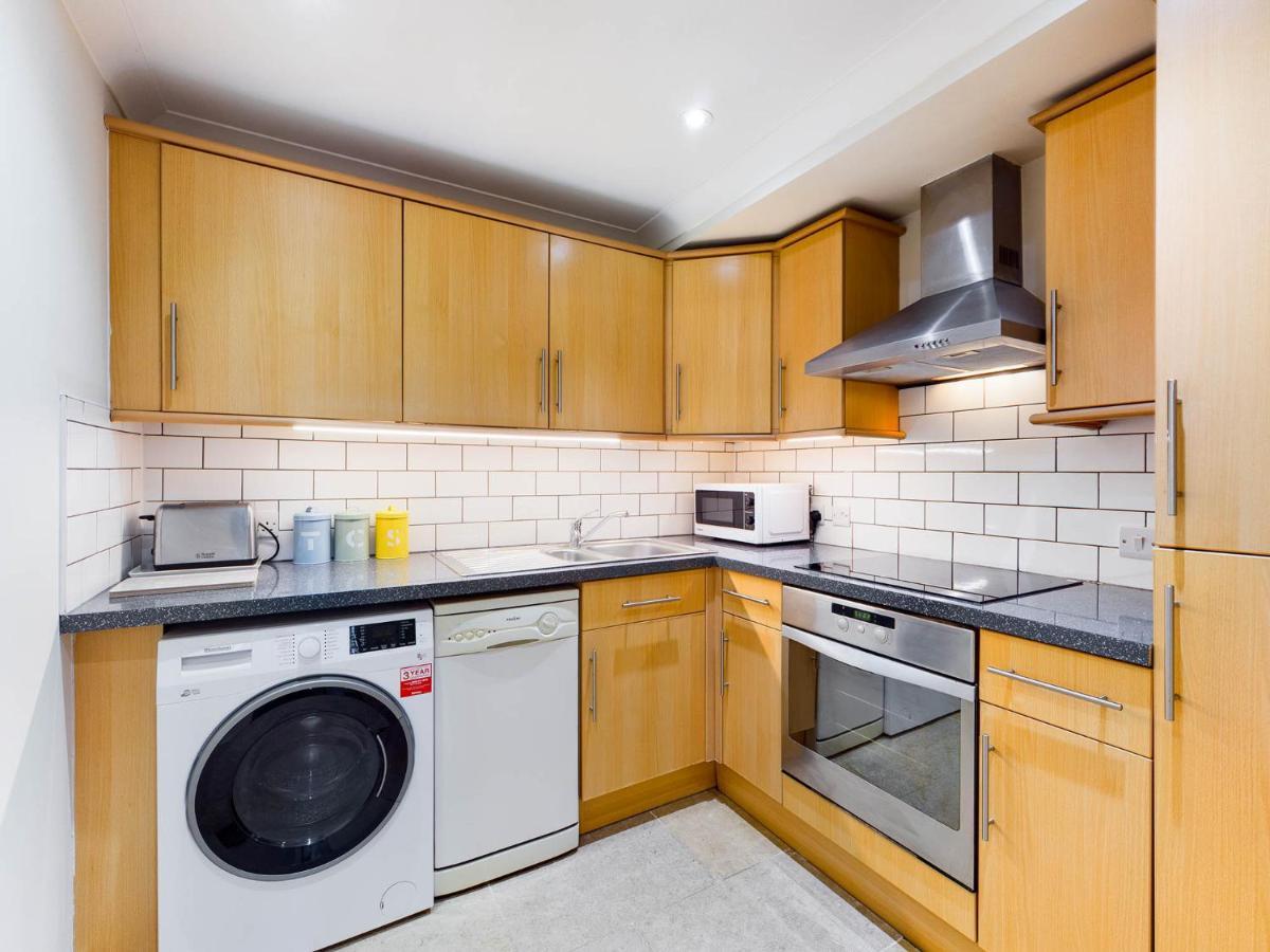 Redhill Town Centre Apartments By Livingo Extérieur photo