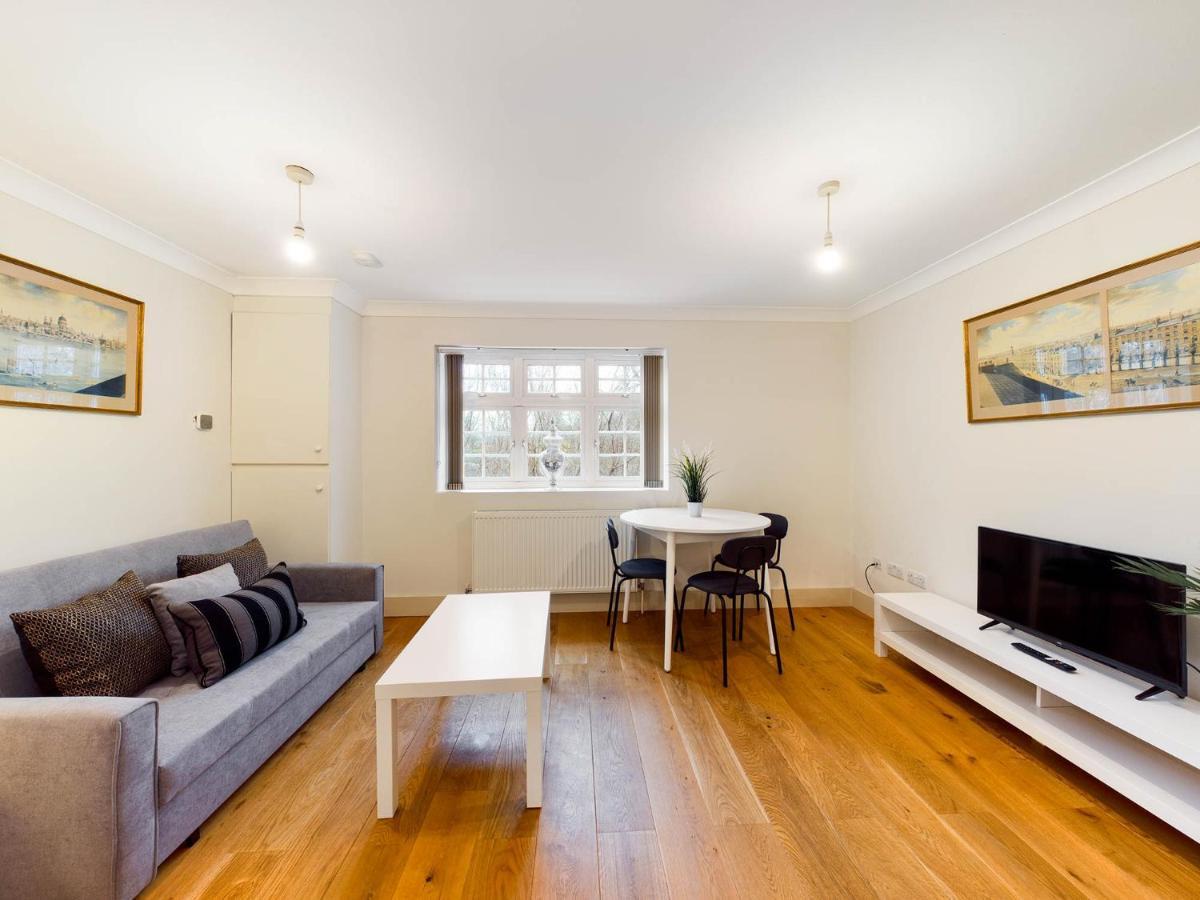 Redhill Town Centre Apartments By Livingo Extérieur photo