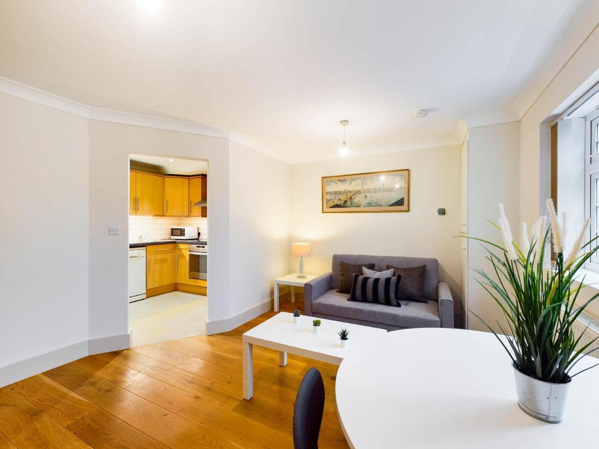 Redhill Town Centre Apartments By Livingo Extérieur photo