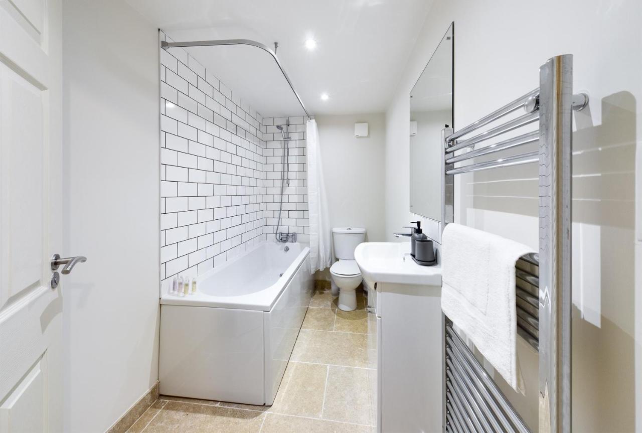 Redhill Town Centre Apartments By Livingo Extérieur photo