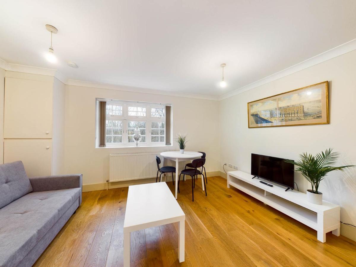 Redhill Town Centre Apartments By Livingo Extérieur photo