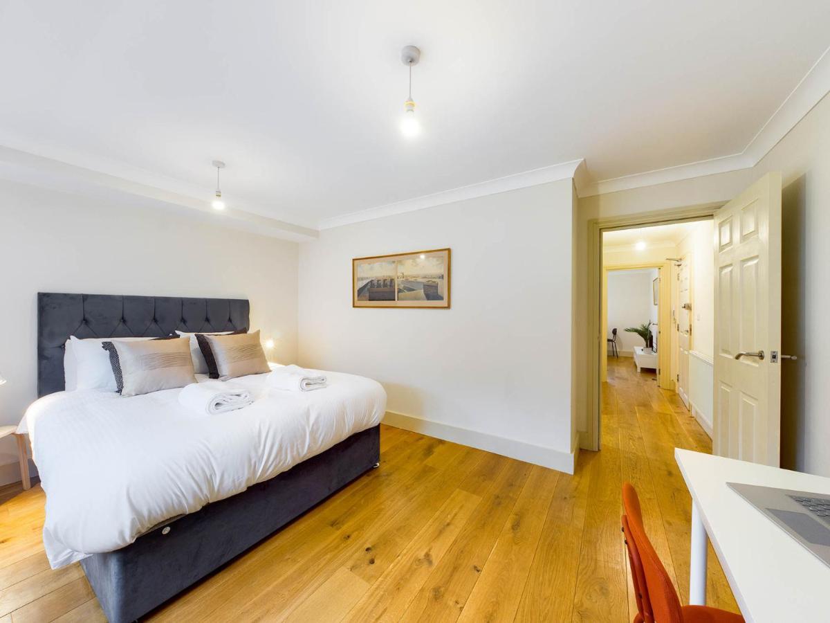 Redhill Town Centre Apartments By Livingo Extérieur photo