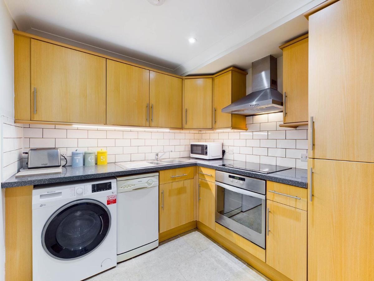Redhill Town Centre Apartments By Livingo Extérieur photo