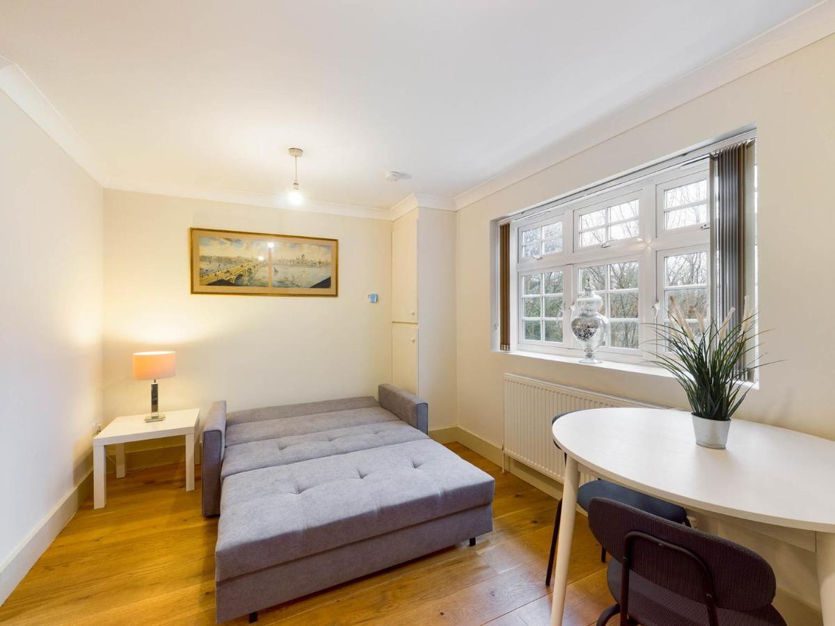 Redhill Town Centre Apartments By Livingo Extérieur photo