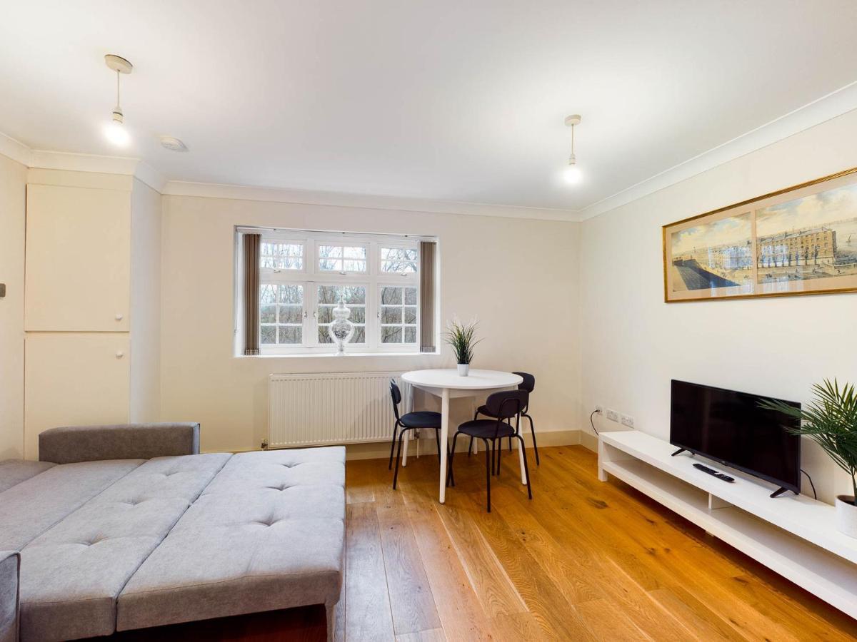 Redhill Town Centre Apartments By Livingo Extérieur photo